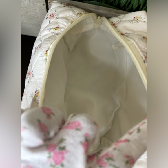 blissfully Beautiful Boutique Bags Boutique New Large Floral Print